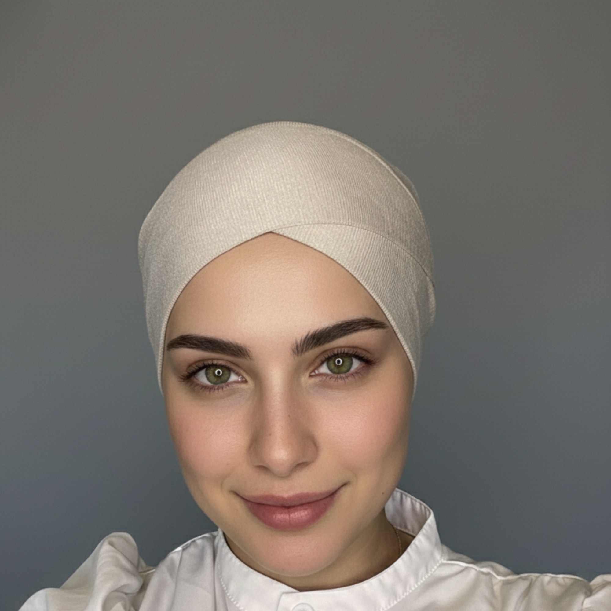 Cross Front, Closed Back - Beige